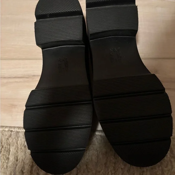 Naturalizer Black Loafers with Silver Chain Accent - Picture 3 of 4